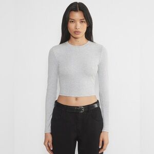 TNA Aritzia Grey Ribbed Cropped Long Sleeve Top sz M